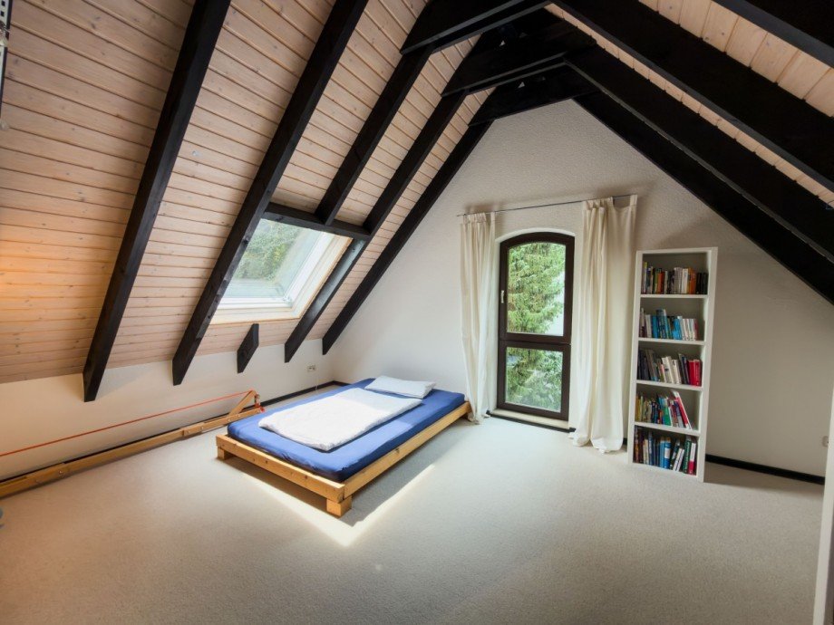 Schlafzimmer DG Mehrfamilienhaus Leverkusen