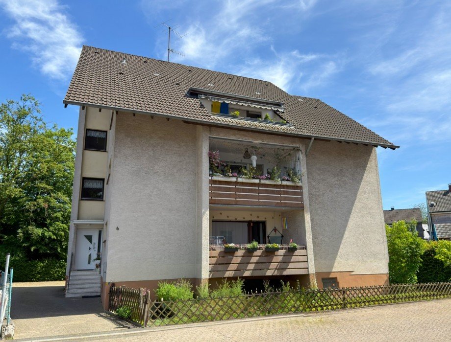 Vorderansicht Mehrfamilienhaus Leichlingen