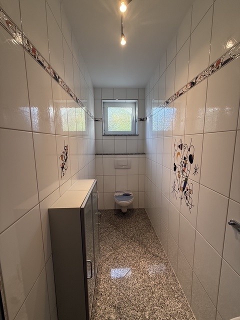 Badezimmer Souterrainwohnung Leverkusen