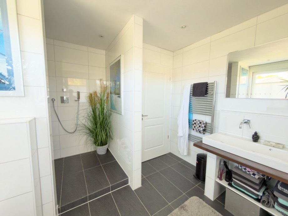 Kinderbad Obergeschoss Mehrfamilienhaus Leichlingen