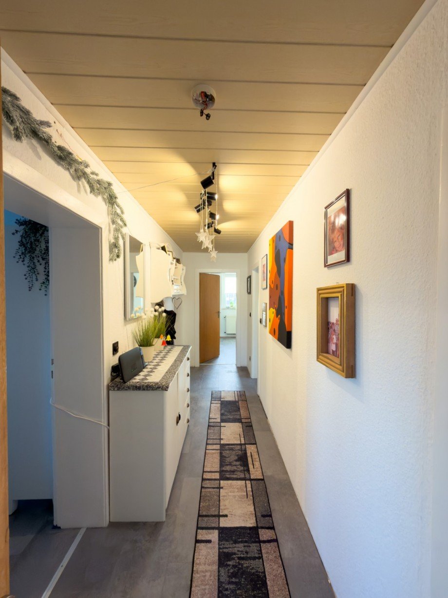 Flur DG Mehrfamilienhaus Burscheid