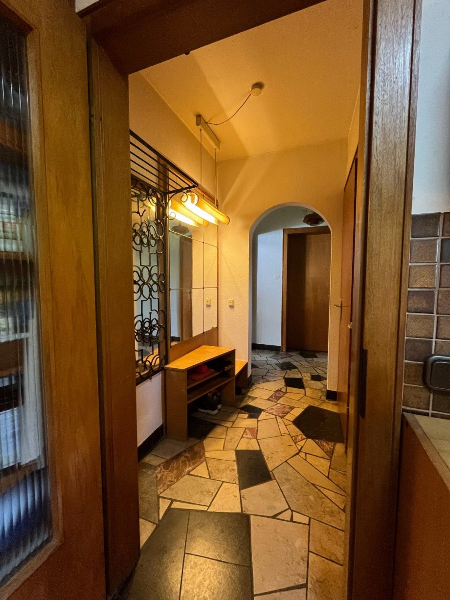 EG Garderobe Ist-Zustand Zweifamilienhaus Leverkusen