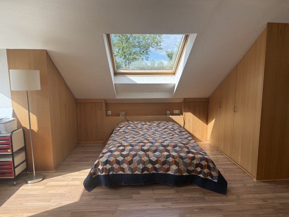 OG Schlafzimmer Ist-Zustand Zweifamilienhaus Leverkusen