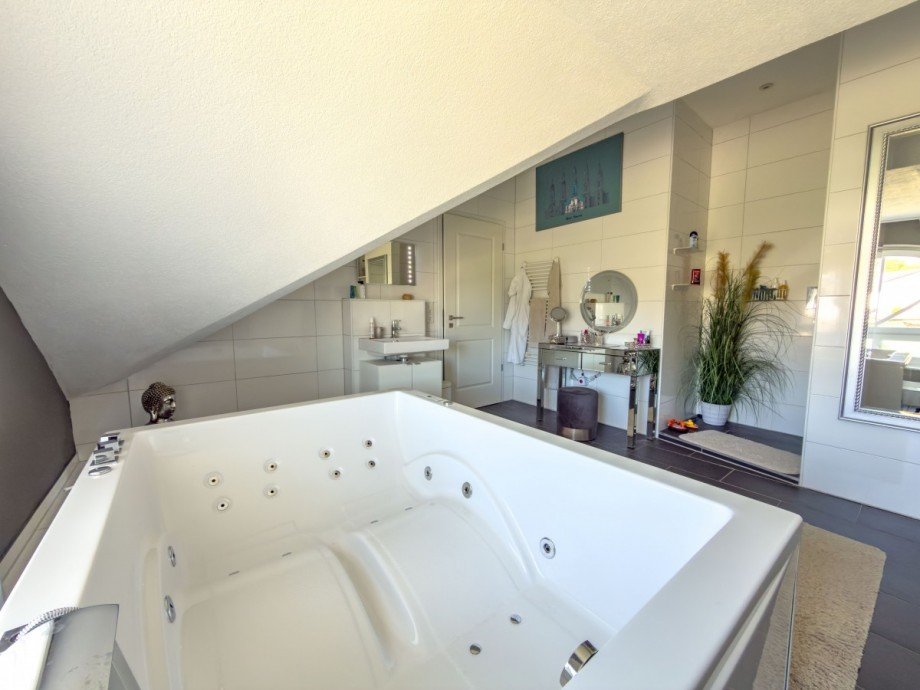 Wellnessbad Obergeschoss Zweifamilienhaus Leichlingen