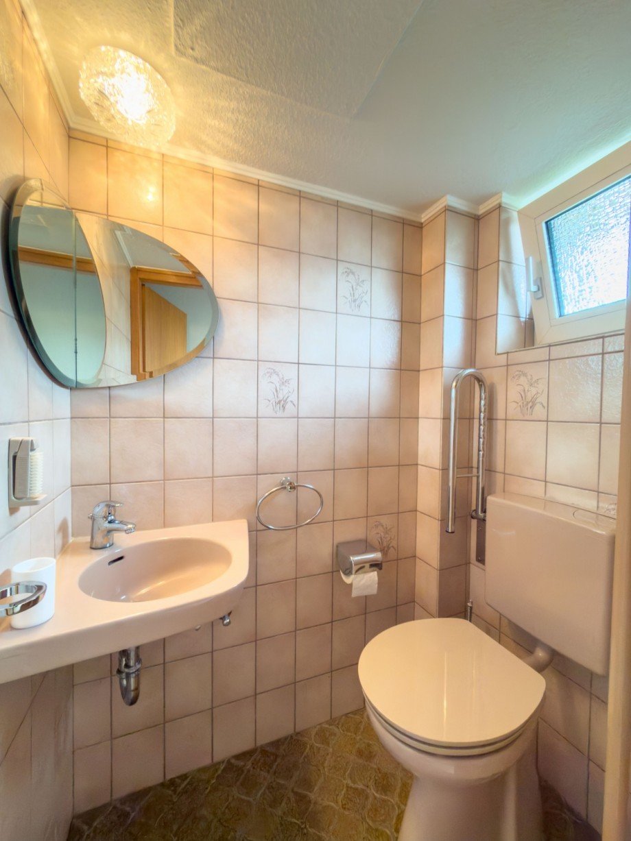 G�ste WC im Ist-Zustand Reihenmittelhaus Leverkusen