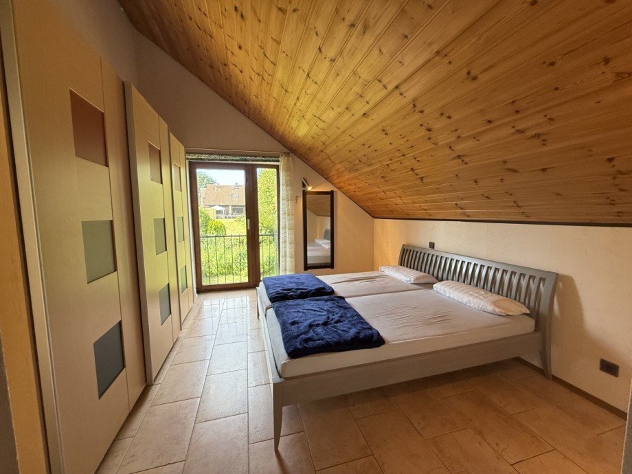 OG Schlafzimmer 1 Ist-Zustand Einfamilienhaus Leverkusen