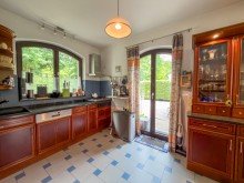EG K�che Schwimmbad/Garten/3 Einheiten: Freistehendes Dreifamilienhaus in Bestlage