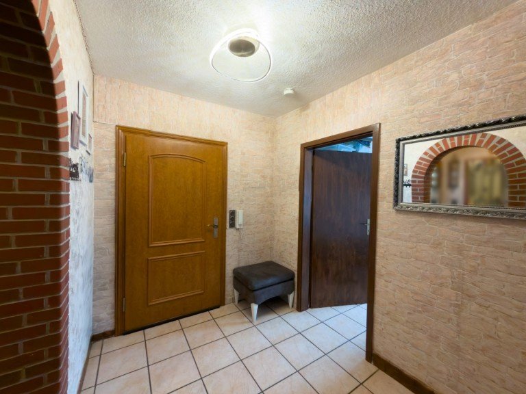 Flur Leverkusen Etagenwohnung Praktisch geschnittene 3-Zimmer-Wohnung mit Loggia in Leverkusen