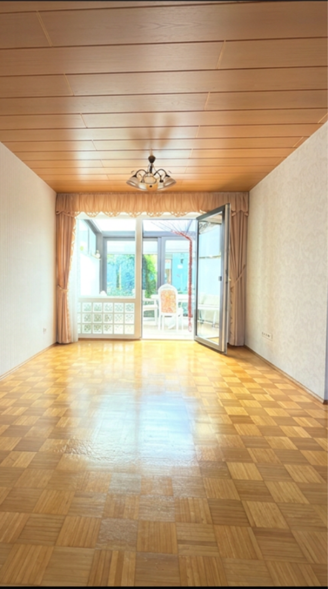 Wohnzimmer im Ist-Zustand Reihenmittelhaus Leverkusen