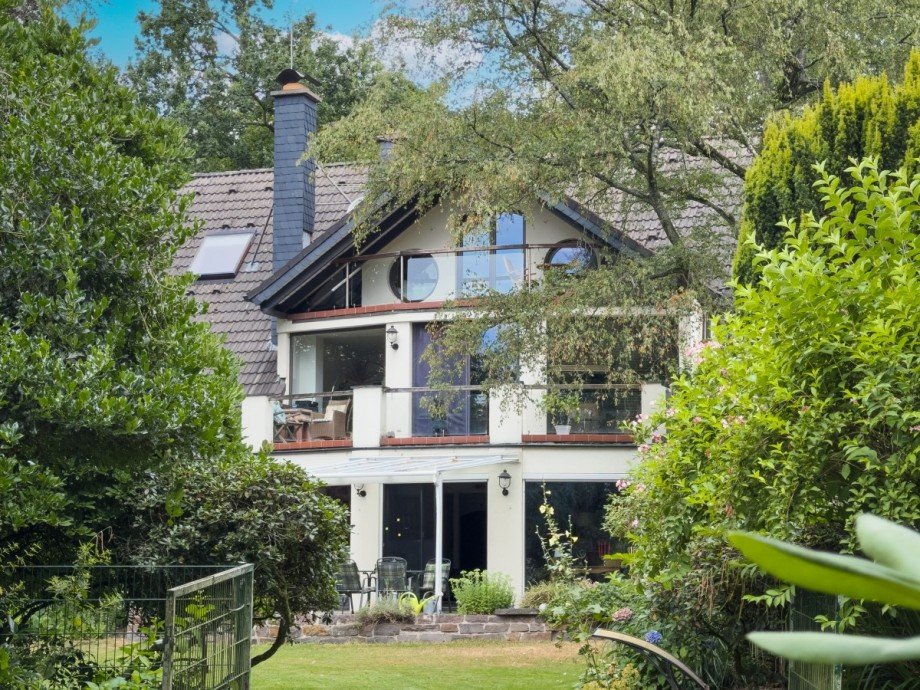 R�ckansicht Mehrfamilienhaus Leverkusen