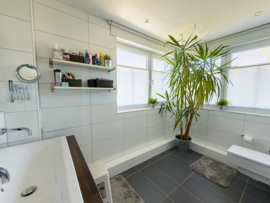 Kinderbad Obergeschoss Mehrfamilienhaus Leichlingen