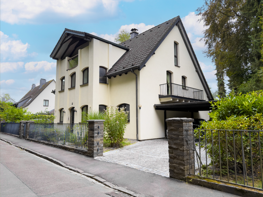 Au�enansicht rechts Mehrfamilienhaus Leverkusen