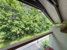 Balkon DG Vorderseite Schwimmbad/Garten/3 Einheiten: Freistehendes Dreifamilienhaus in Bestlage
