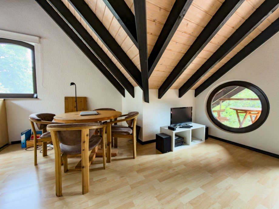 Wohnzimmer DG Mehrfamilienhaus Leverkusen