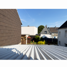 Blick aus Schlafzimmer Einziehen & Wohlf�hlen: modernisiertes Haus mit Garten & Terasse