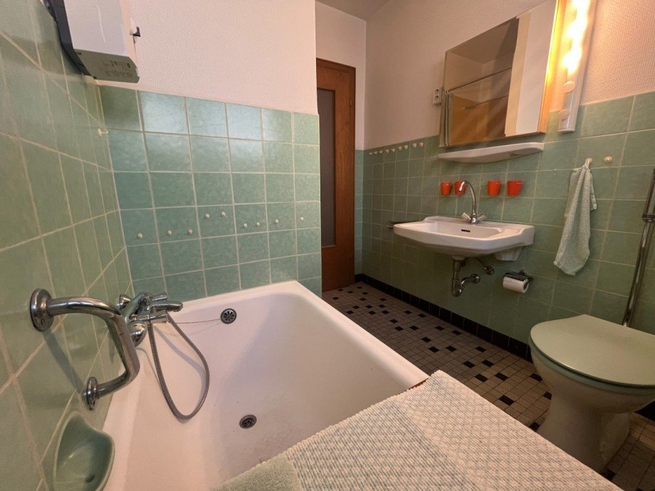 EG Badezimmer Ist-Zustand Zweifamilienhaus Leverkusen