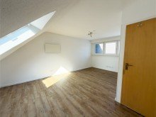 Schlafzimmer Einziehen & Wohlf�hlen: modernisiertes Haus mit Garten & Terasse