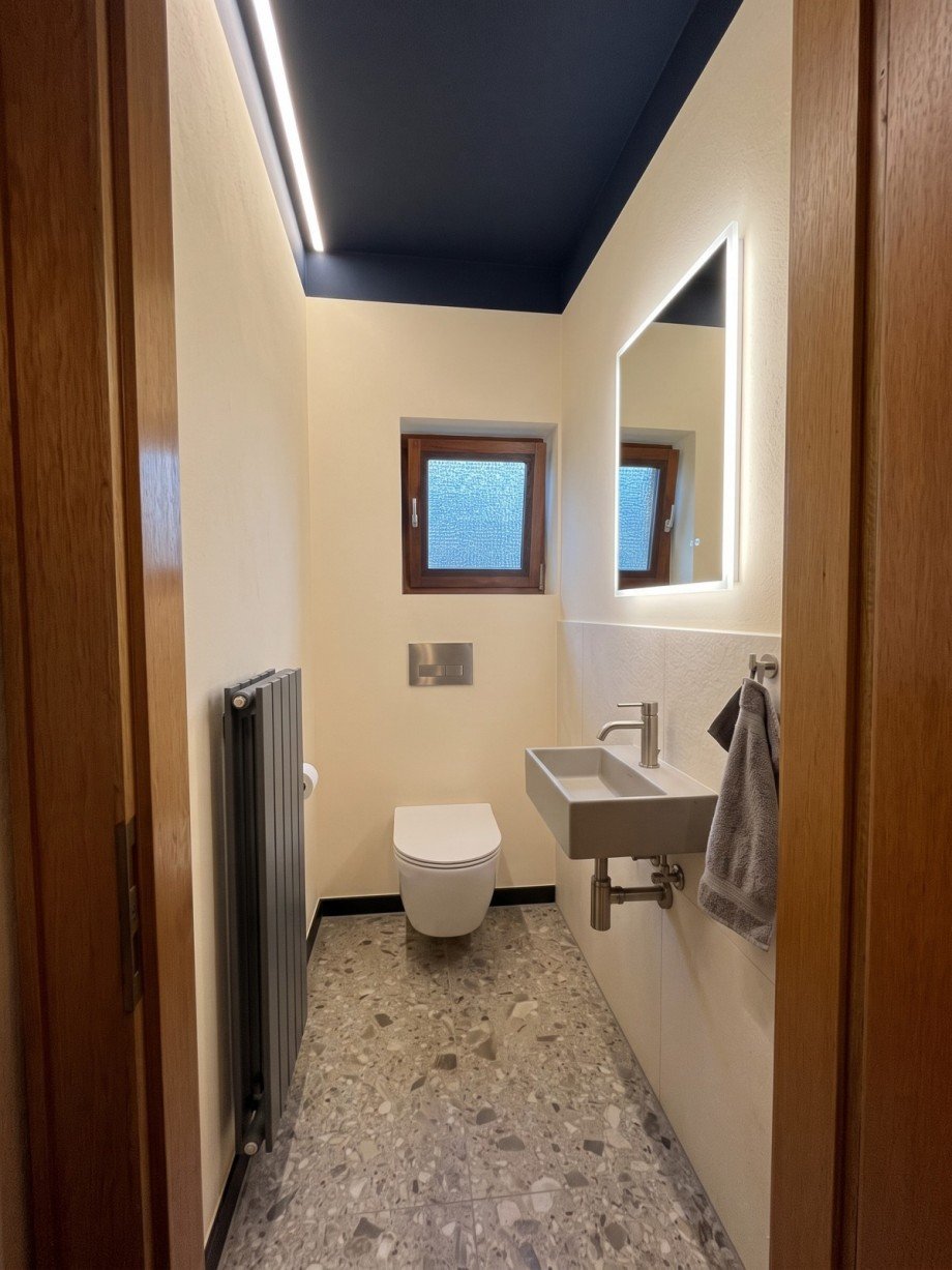 EG G�ste WC visualisiert Zweifamilienhaus Leverkusen
