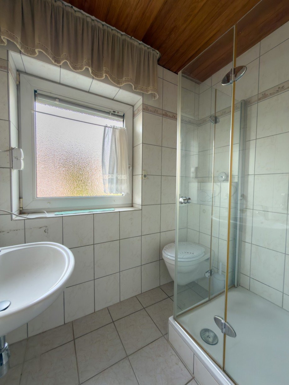 Dushbad OG Reihenmittelhaus Leverkusen