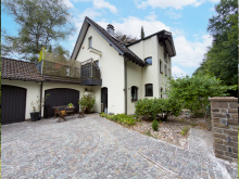 Au�enansicht links Schwimmbad/Garten/3 Einheiten: Freistehendes Dreifamilienhaus in Bestlage