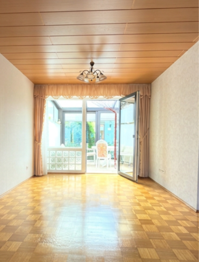 Wohnzimmer im Ist-Zustand Reihenmittelhaus Leverkusen