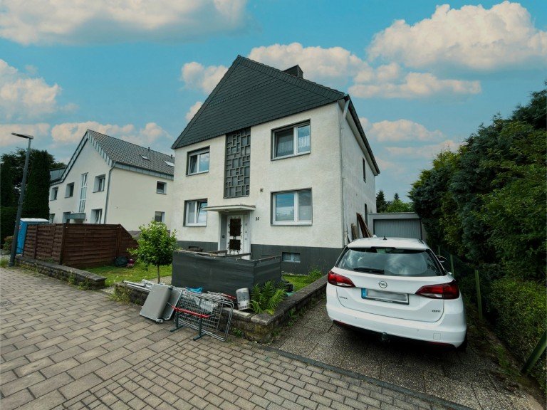 Au�enansicht Leverkusen Etagenwohnung Gro�z�gige 3-Zimmer-Wohnung mit offener K�che, Balkon & Garten in Leverkusen-Rheindorf S�d