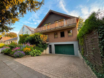 Hauptbild Einfamilienhaus mit Galerie, Garten und Einliegerwohnung-Bergisch Neukirchen